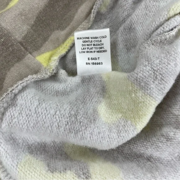 Evereve Peyton Jensen Neon Camo Soft Sweatshirt Women’s Size Small - Picture 12 of 12